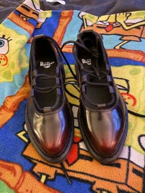 Dr Martens Elphie II in cherry red size 5
